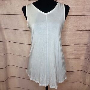MINT CONDITION Maurices v-neck tank top